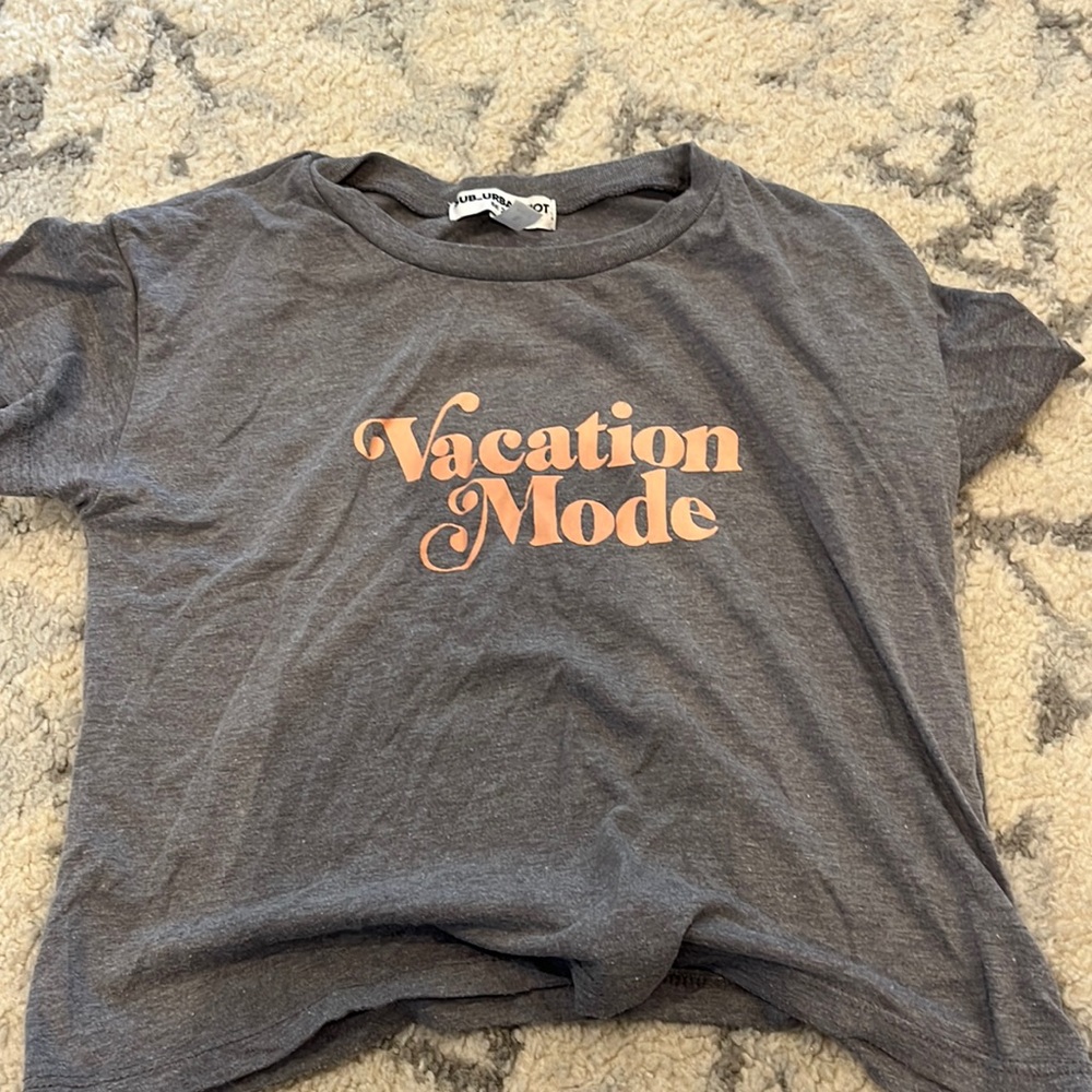 This is a cropped T-shirt for girls